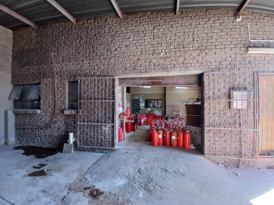 To Let Commercial Property for Rent in Oos Einde North West